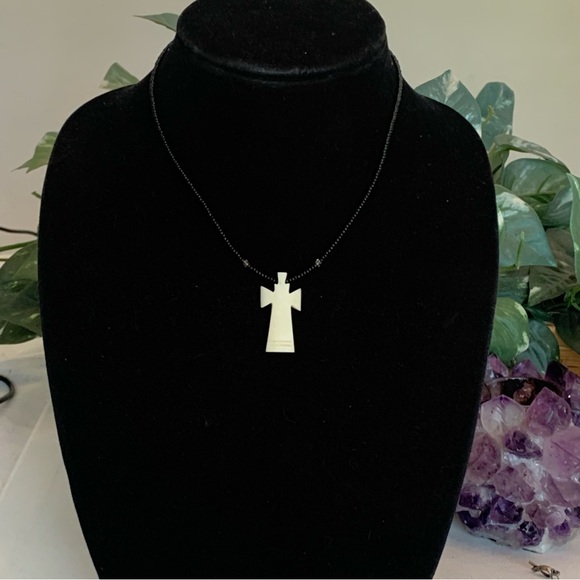 Vintage Bovine Bone Carved Cross Pendant Necklace w Black Glass Seed Beads 18" - Picture 9 of 12